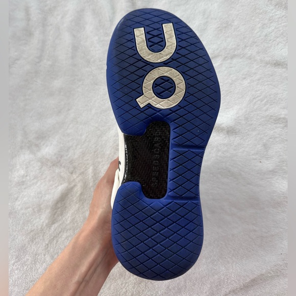 On ‘The Roger’ Pro M white - Picture 11 of 12